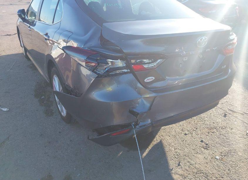 Photo 6 of 2022 Toyota Camry LE (VIN 4T1C11AK6NU631573)