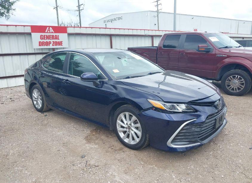 2022 Toyota Camry LE (VIN 4T1C11AK6NU634926) main photo