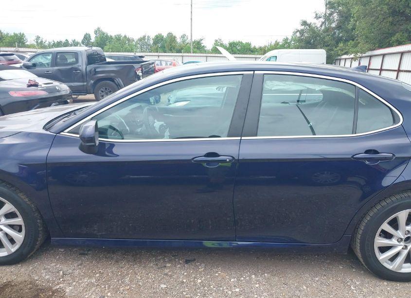 Photo 14 of 2022 Toyota Camry LE (VIN 4T1C11AK6NU634926)
