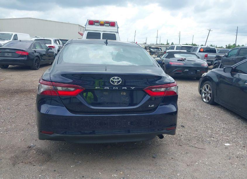 Photo 16 of 2022 Toyota Camry LE (VIN 4T1C11AK6NU634926)