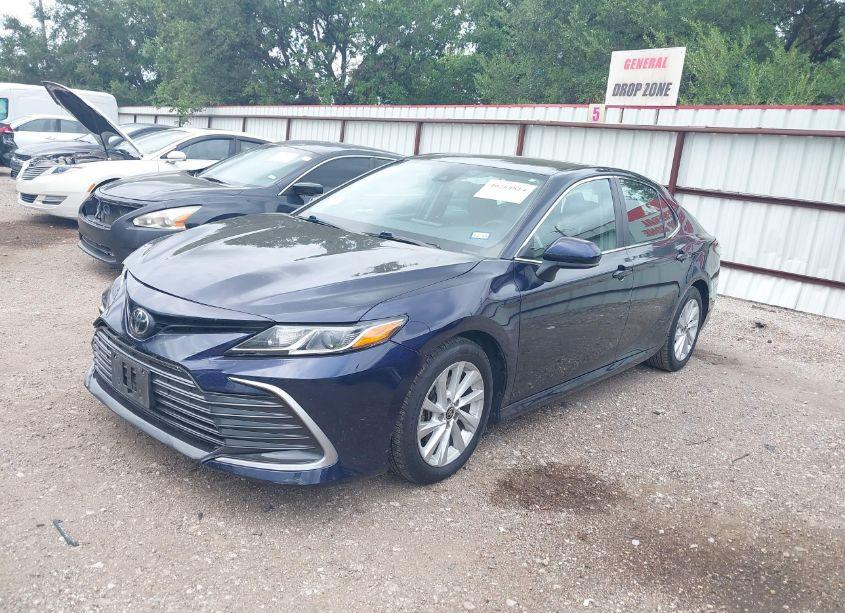 Photo 2 of 2022 Toyota Camry LE (VIN 4T1C11AK6NU634926)