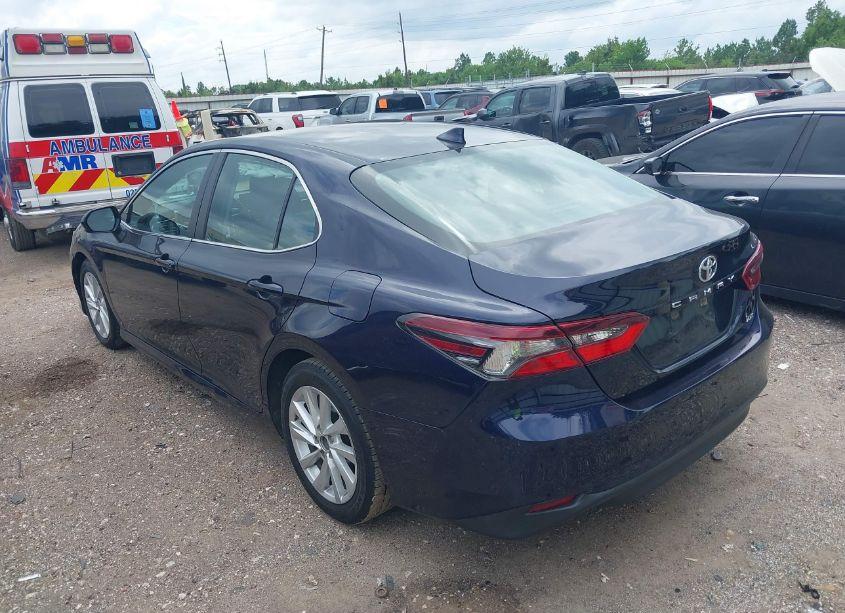 Photo 3 of 2022 Toyota Camry LE (VIN 4T1C11AK6NU634926)