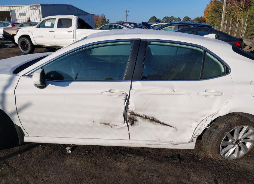 Photo 14 of 2022 Toyota Camry LE (VIN 4T1C11AK6NU635302)