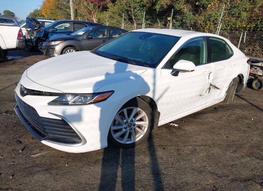 Photo 2 of 2022 Toyota Camry LE (VIN 4T1C11AK6NU635302)