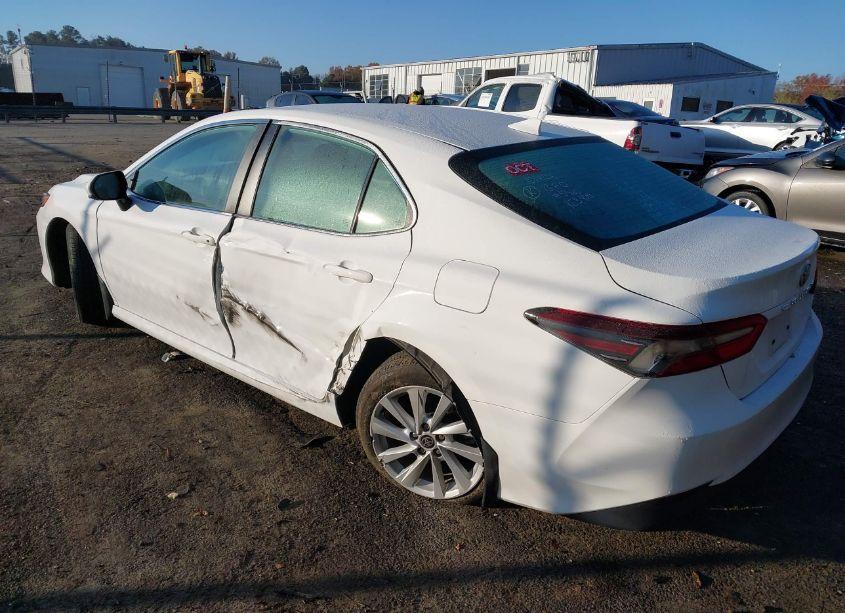 Photo 3 of 2022 Toyota Camry LE (VIN 4T1C11AK6NU635302)