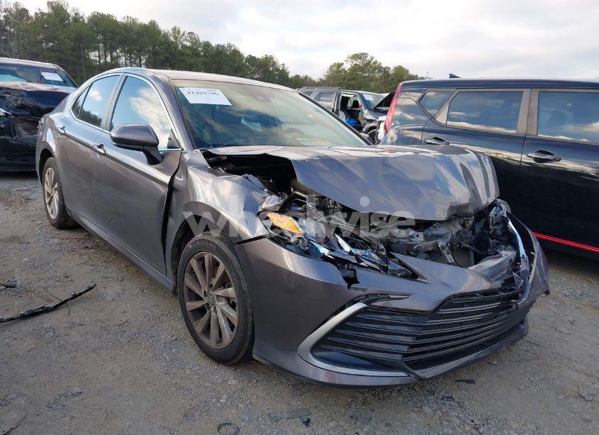 2022 Toyota Camry LE (VIN 4T1C11AK6NU668171) main photo