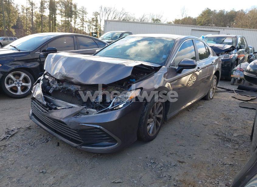 Photo 2 of 2022 Toyota Camry LE (VIN 4T1C11AK6NU668171)