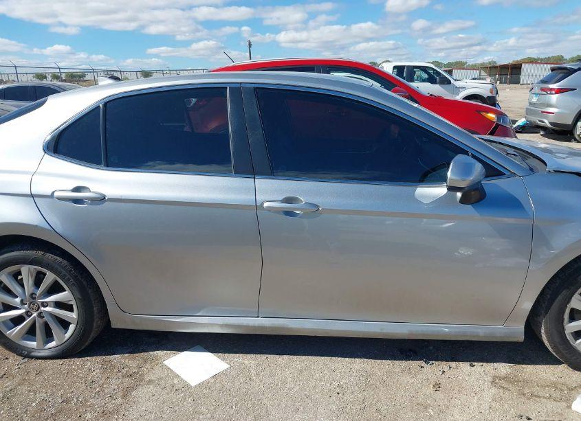 Photo 13 of 2022 Toyota Camry LE (VIN 4T1C11AK6NU696181)