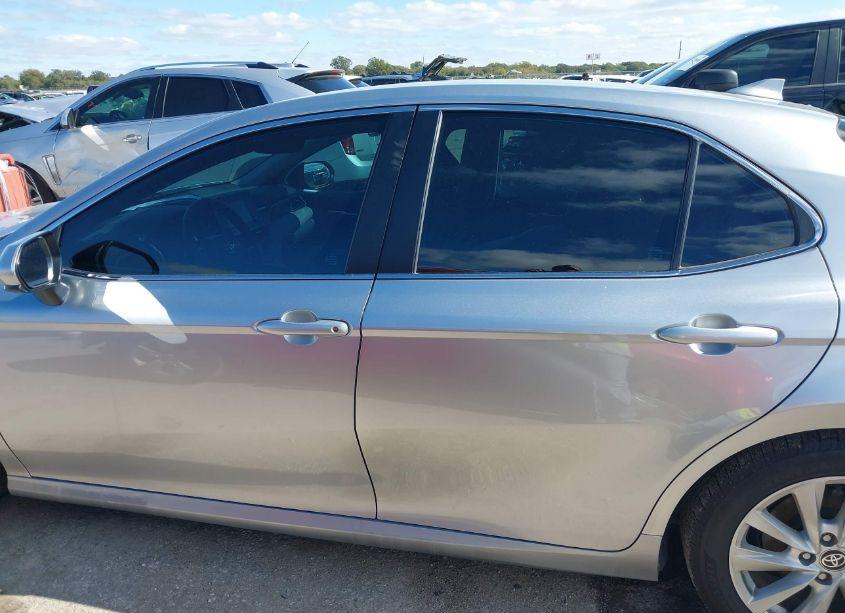 Photo 14 of 2022 Toyota Camry LE (VIN 4T1C11AK6NU696181)