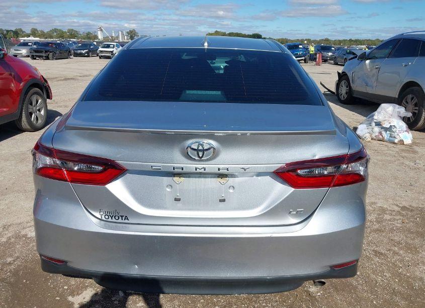 Photo 16 of 2022 Toyota Camry LE (VIN 4T1C11AK6NU696181)