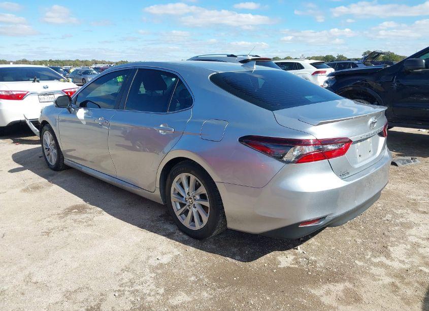 Photo 3 of 2022 Toyota Camry LE (VIN 4T1C11AK6NU696181)