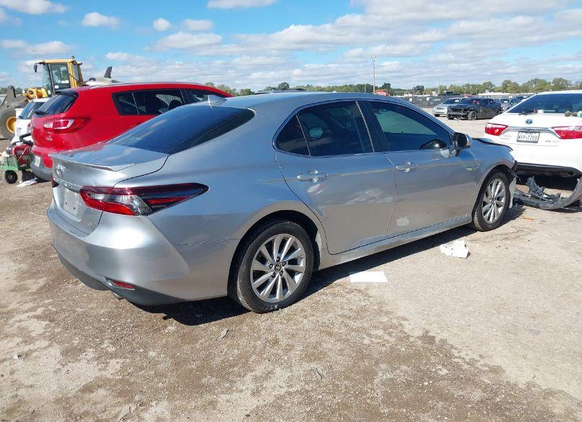 Photo 4 of 2022 Toyota Camry LE (VIN 4T1C11AK6NU696181)