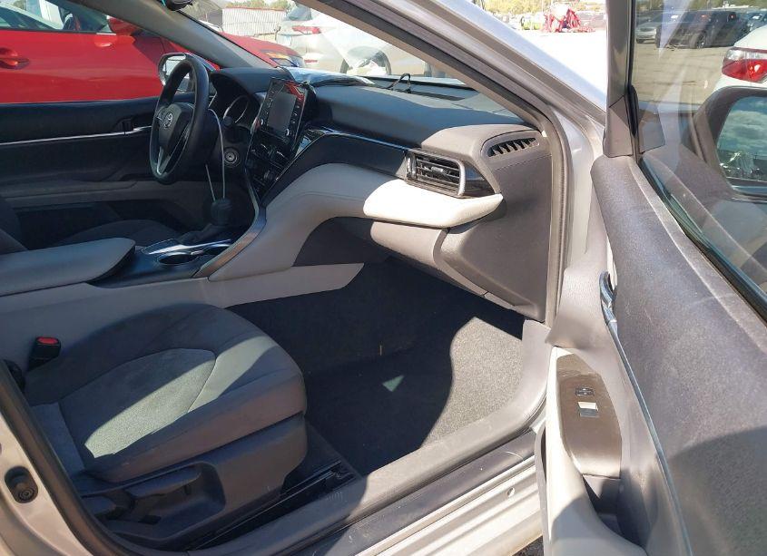 Photo 5 of 2022 Toyota Camry LE (VIN 4T1C11AK6NU696181)