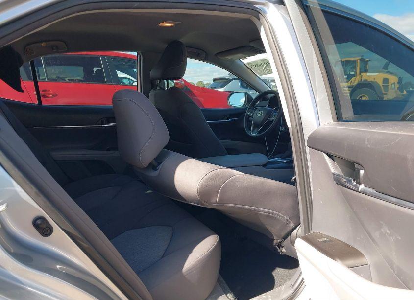 Photo 8 of 2022 Toyota Camry LE (VIN 4T1C11AK6NU696181)