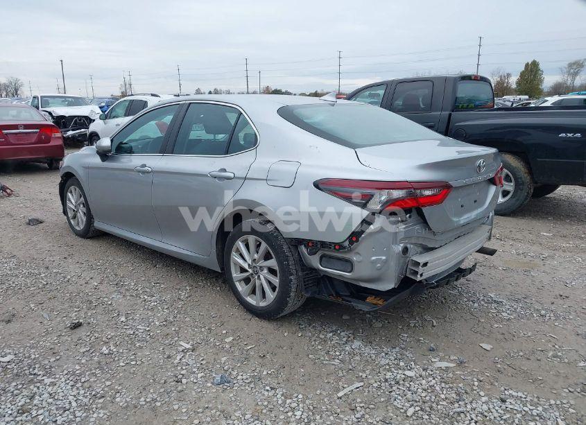 Photo 3 of 2022 Toyota Camry LE (VIN 4T1C11AK6NU697461)