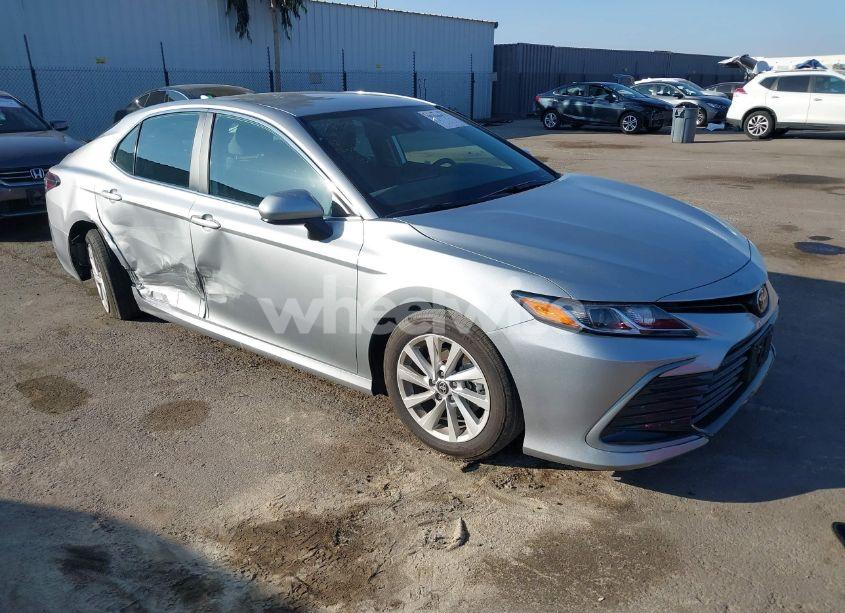 2024 Toyota Camry LE (VIN 4T1C11AK6RU261506) main photo