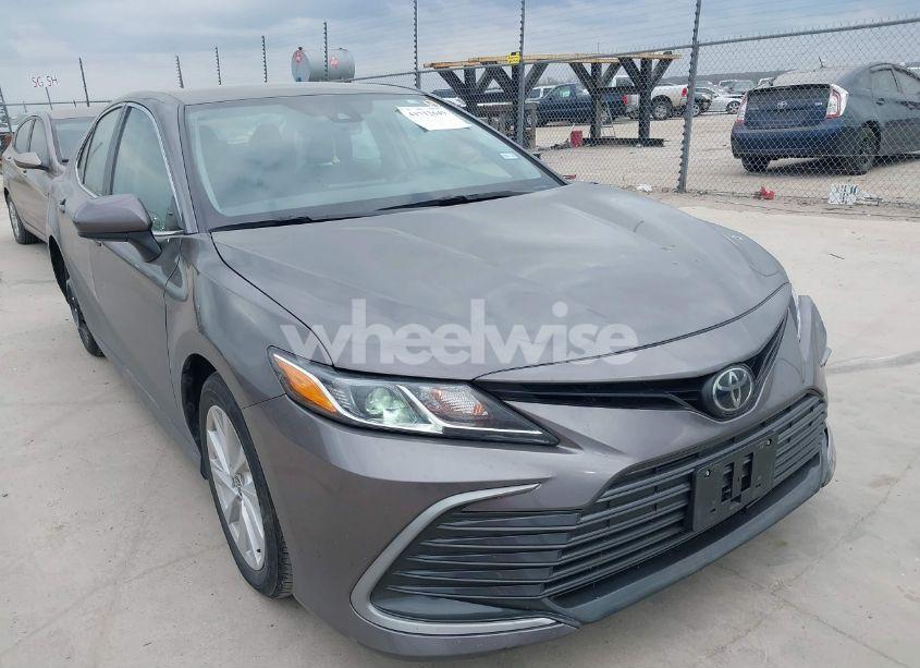 2024 Toyota Camry LE (VIN 4T1C11AK6RU850099) main photo