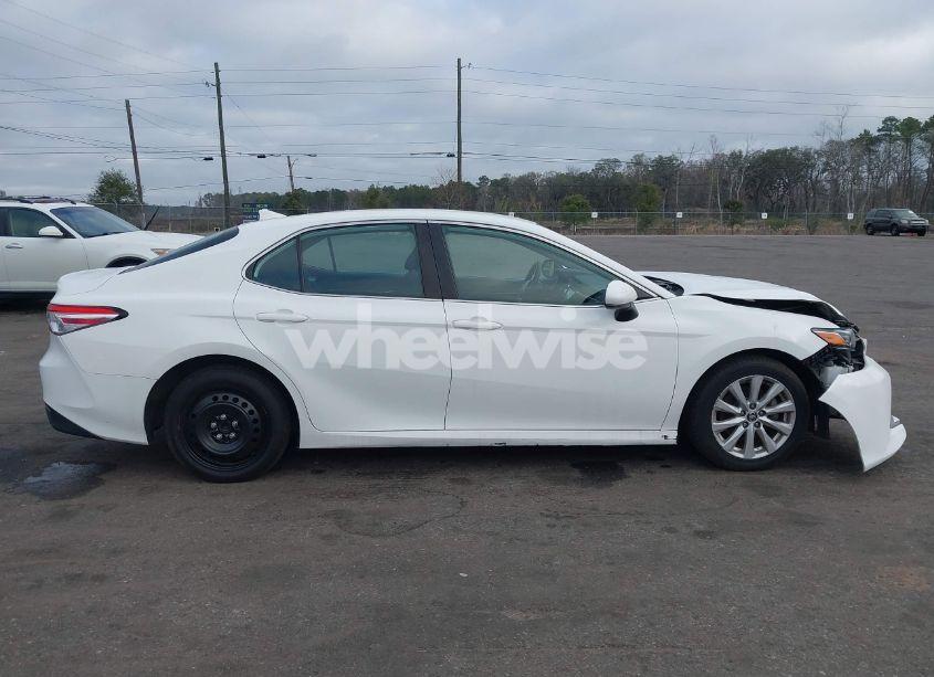 Photo 13 of 2020 Toyota Camry LE (VIN 4T1C11AK7LU359595)