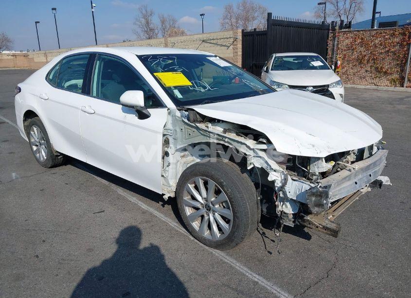 2020 Toyota Camry LE (VIN 4T1C11AK7LU368684) main photo