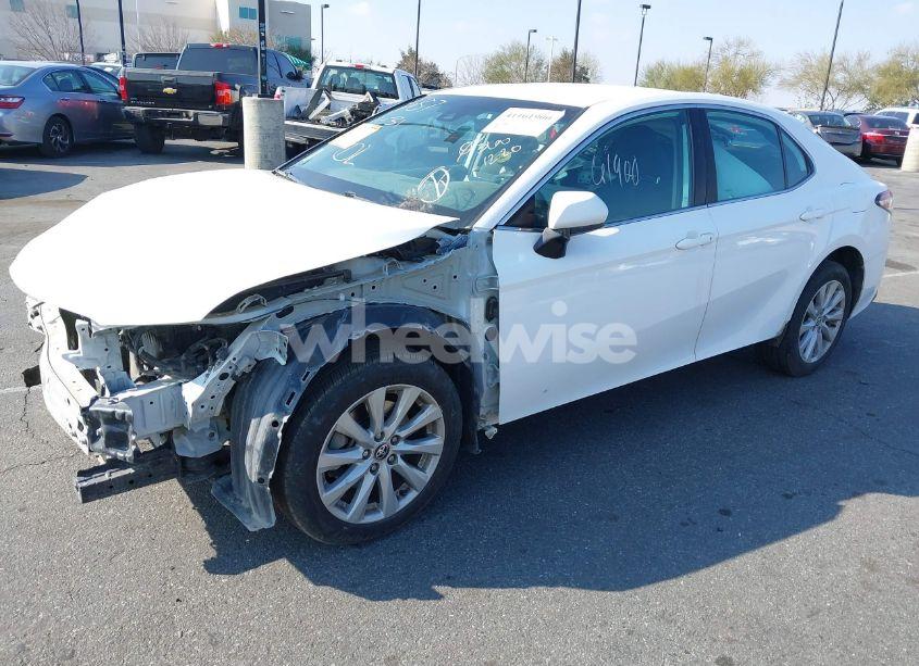 Photo 2 of 2020 Toyota Camry LE (VIN 4T1C11AK7LU368684)