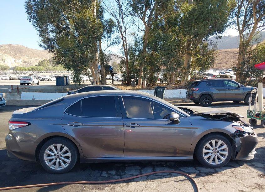 Photo 13 of 2020 Toyota Camry LE (VIN 4T1C11AK7LU369026)