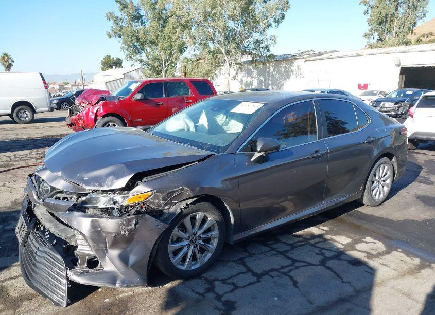 Photo 2 of 2020 Toyota Camry LE (VIN 4T1C11AK7LU369026)