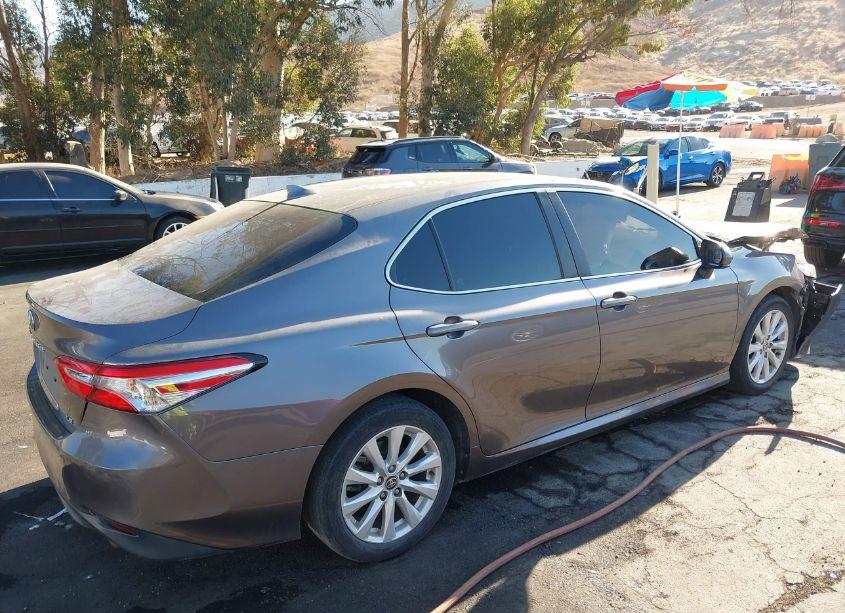 Photo 4 of 2020 Toyota Camry LE (VIN 4T1C11AK7LU369026)