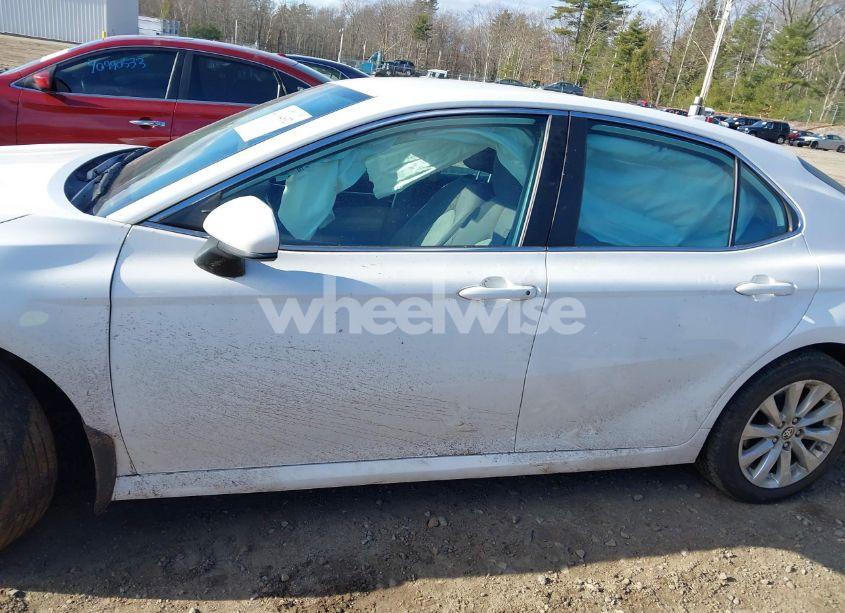 Photo 13 of 2020 Toyota Camry LE (VIN 4T1C11AK7LU393696)