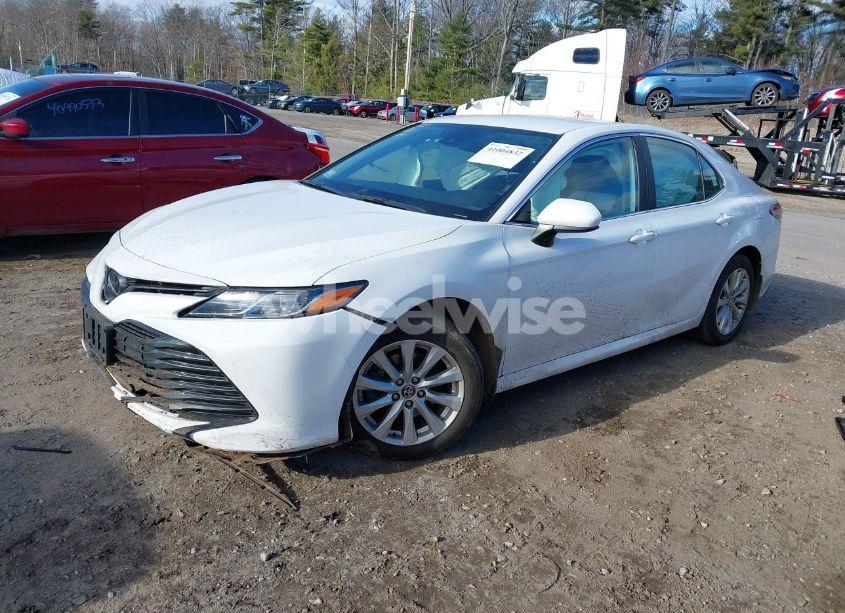 Photo 2 of 2020 Toyota Camry LE (VIN 4T1C11AK7LU393696)