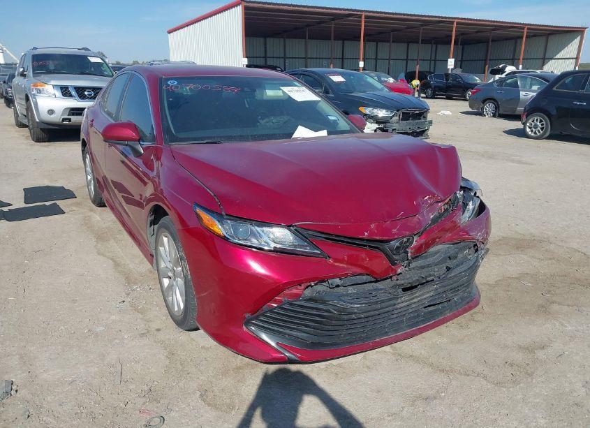 2020 Toyota Camry LE (VIN 4T1C11AK7LU395738) main photo