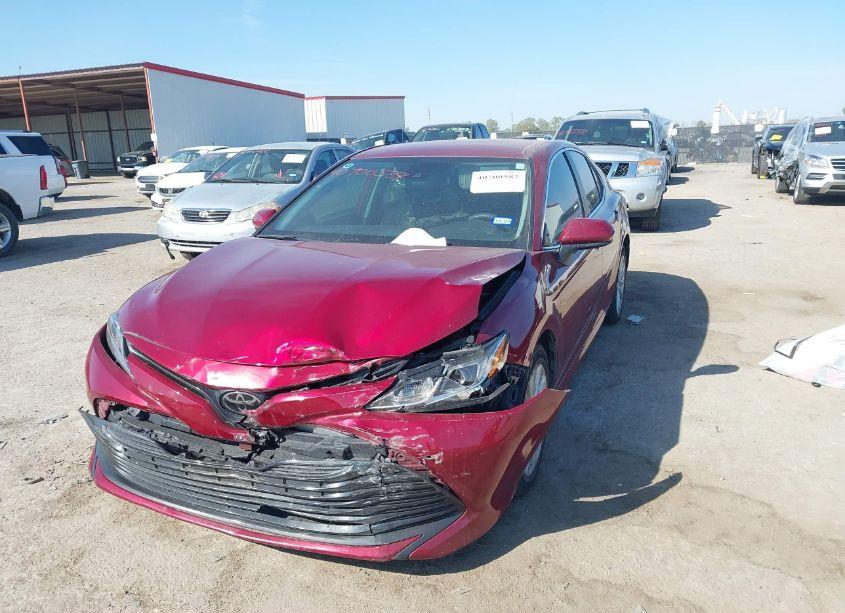 Photo 2 of 2020 Toyota Camry LE (VIN 4T1C11AK7LU395738)