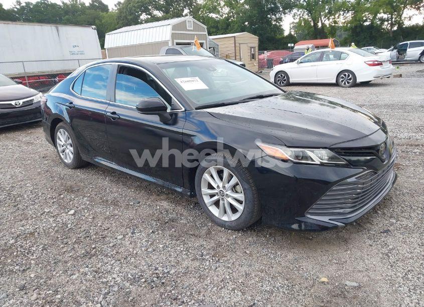 2020 Toyota Camry LE (VIN 4T1C11AK7LU509723) main photo