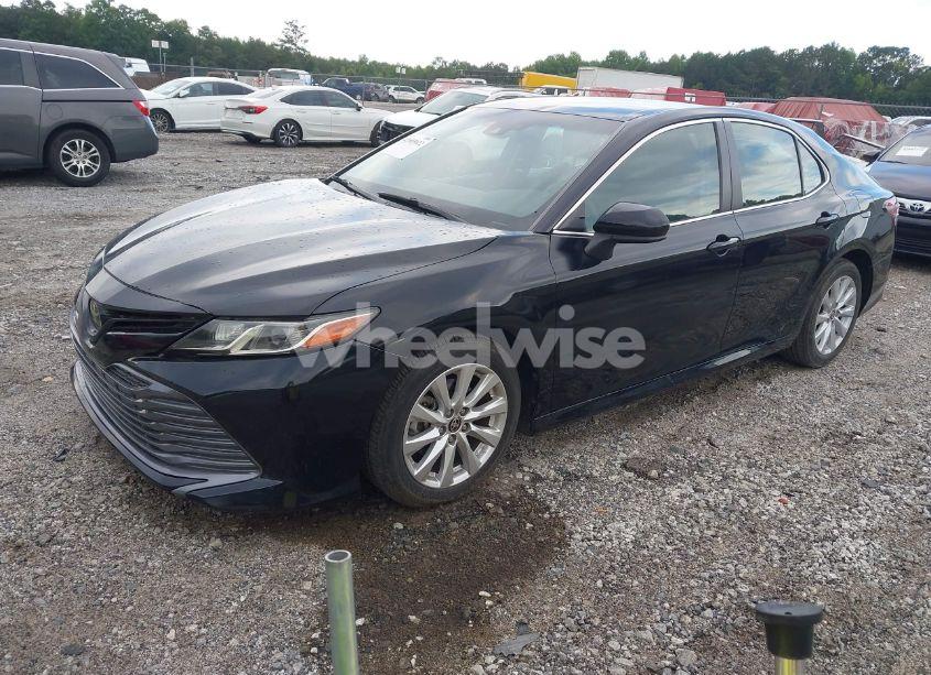 Photo 2 of 2020 Toyota Camry LE (VIN 4T1C11AK7LU509723)