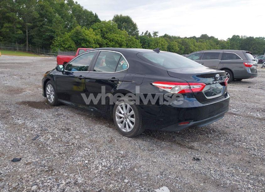 Photo 3 of 2020 Toyota Camry LE (VIN 4T1C11AK7LU509723)