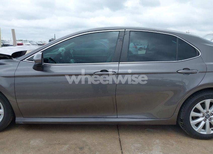 Photo 14 of 2020 Toyota Camry LE (VIN 4T1C11AK7LU860471)