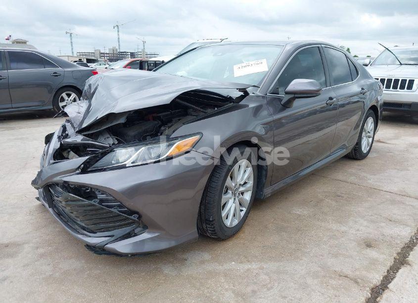 Photo 2 of 2020 Toyota Camry LE (VIN 4T1C11AK7LU860471)