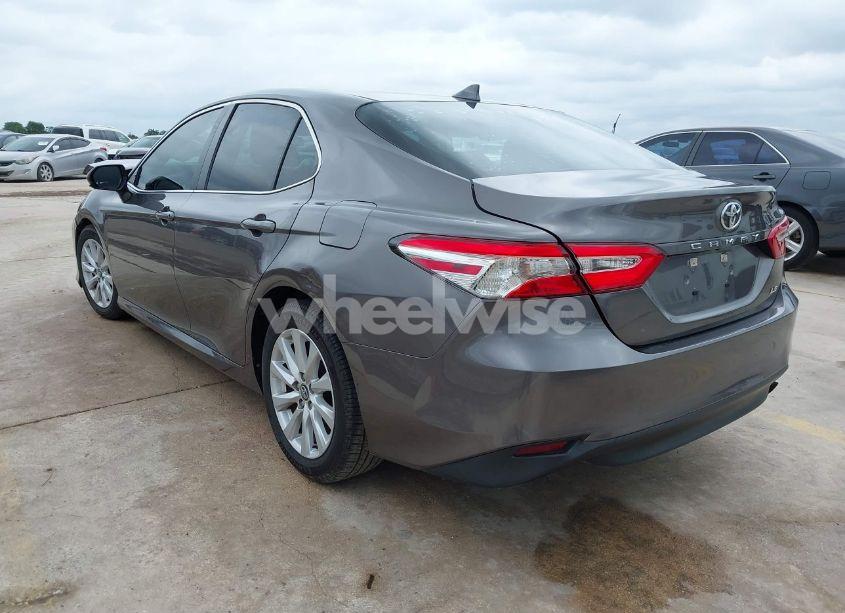 Photo 3 of 2020 Toyota Camry LE (VIN 4T1C11AK7LU860471)