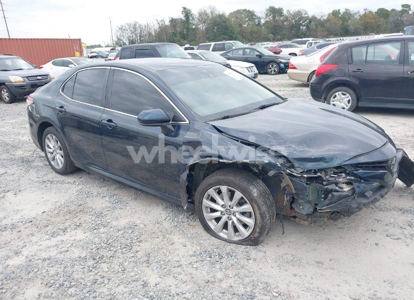 2020 Toyota Camry LE (VIN 4T1C11AK7LU904047) main photo