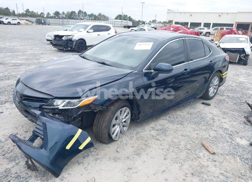 Photo 2 of 2020 Toyota Camry LE (VIN 4T1C11AK7LU904047)