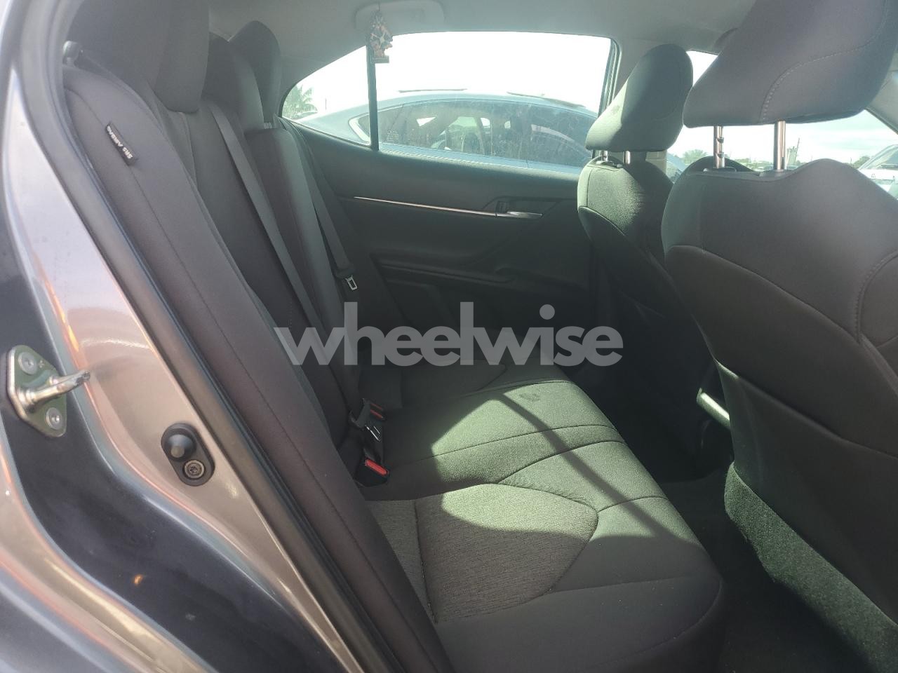 Photo 10 of 2020 TOYOTA CAMRY LE (VIN 4T1C11AK7LU904534)