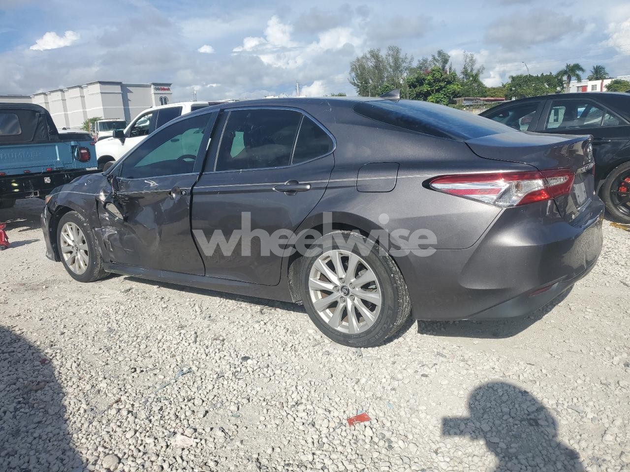 Photo 2 of 2020 TOYOTA CAMRY LE (VIN 4T1C11AK7LU904534)