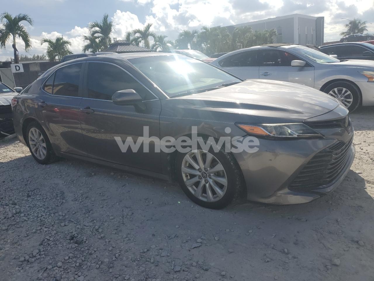 Photo 4 of 2020 TOYOTA CAMRY LE (VIN 4T1C11AK7LU904534)