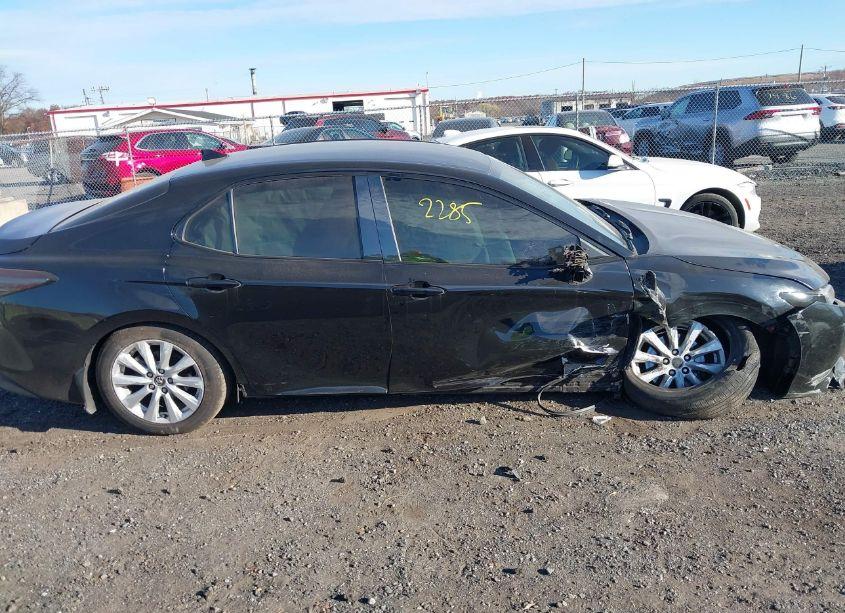 Photo 13 of 2020 Toyota Camry LE (VIN 4T1C11AK7LU910981)