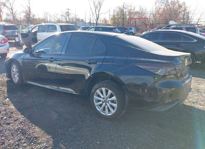 Photo 3 of 2020 Toyota Camry LE (VIN 4T1C11AK7LU910981)