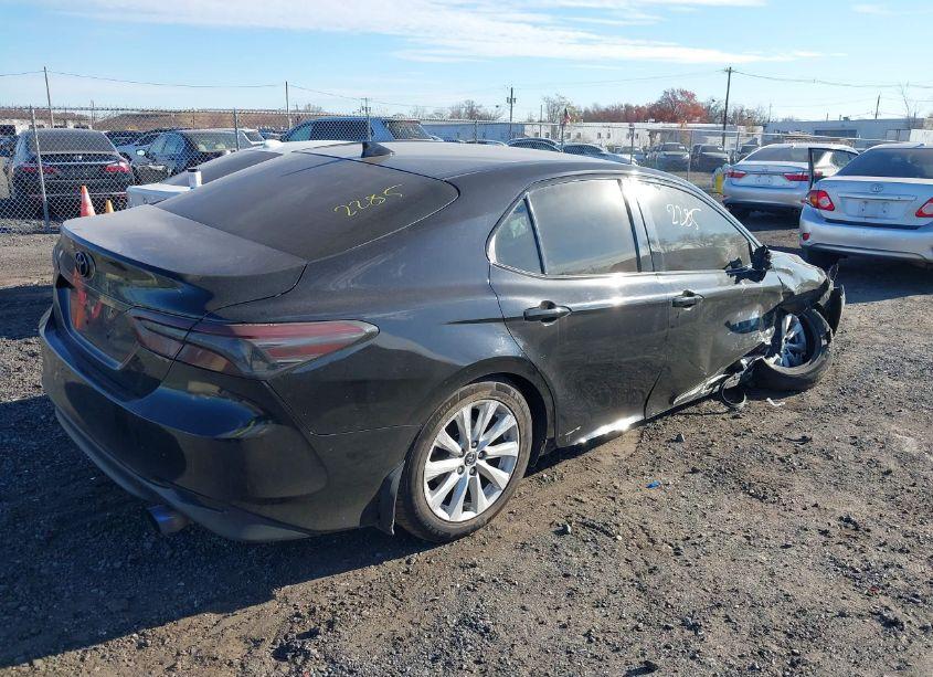 Photo 4 of 2020 Toyota Camry LE (VIN 4T1C11AK7LU910981)