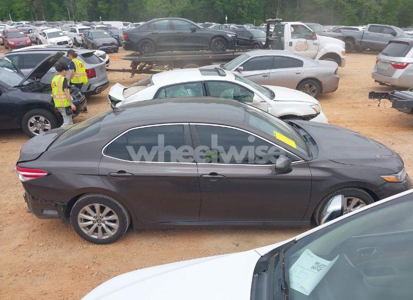 Photo 13 of 2020 Toyota Camry LE (VIN 4T1C11AK7LU935265)