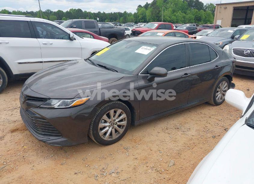 Photo 2 of 2020 Toyota Camry LE (VIN 4T1C11AK7LU935265)
