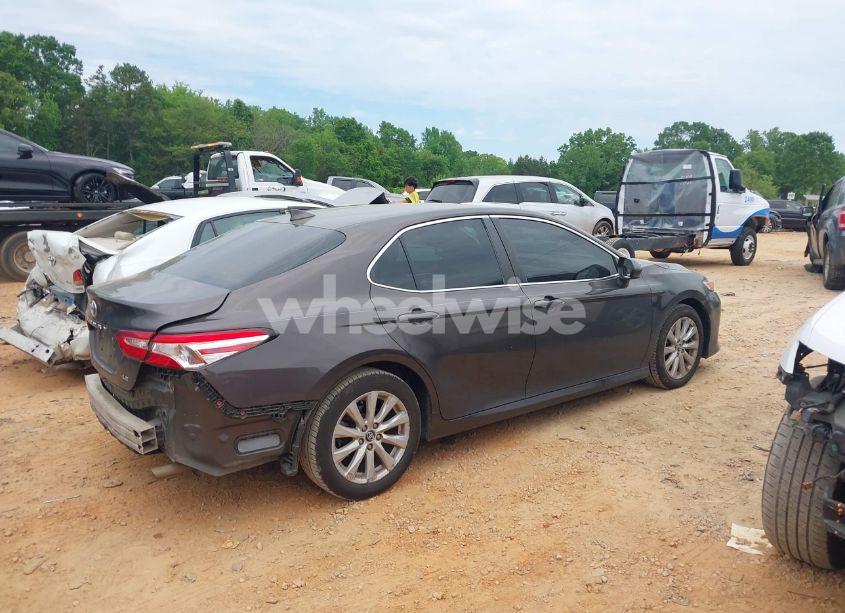 Photo 4 of 2020 Toyota Camry LE (VIN 4T1C11AK7LU935265)