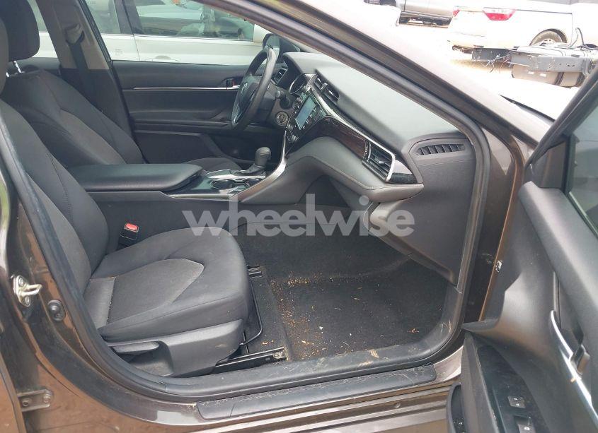 Photo 5 of 2020 Toyota Camry LE (VIN 4T1C11AK7LU935265)