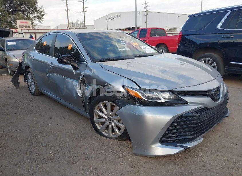 2020 Toyota Camry LE (VIN 4T1C11AK7LU965169) main photo